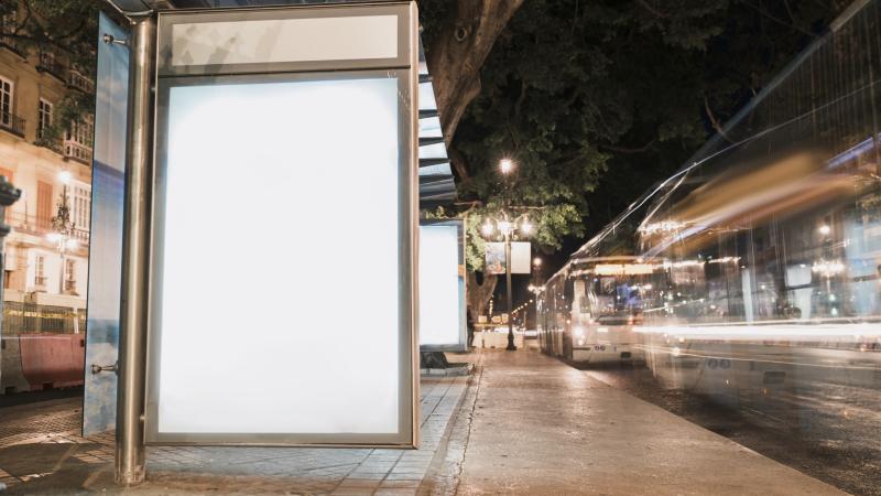 Sobriété énergetique Horloge connectée eclairage enseigne lumineuse